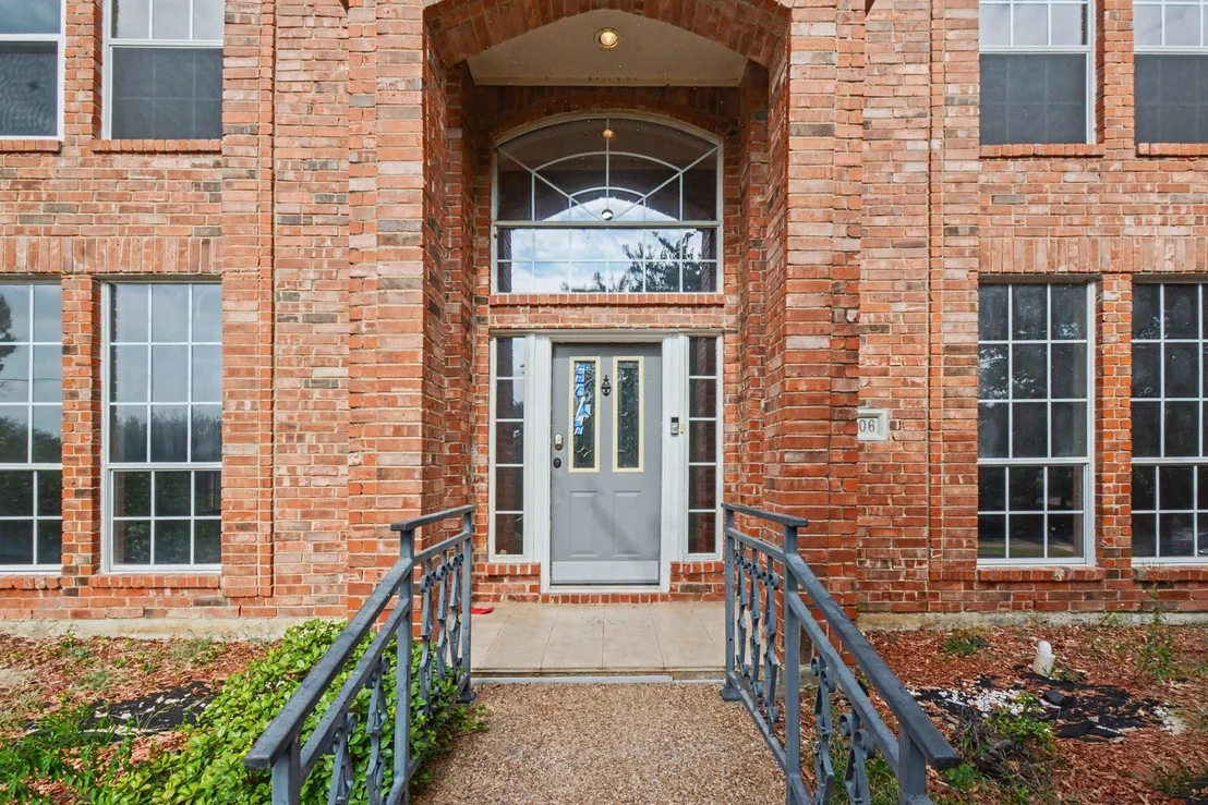 Photo of 2406 Manchester Drive