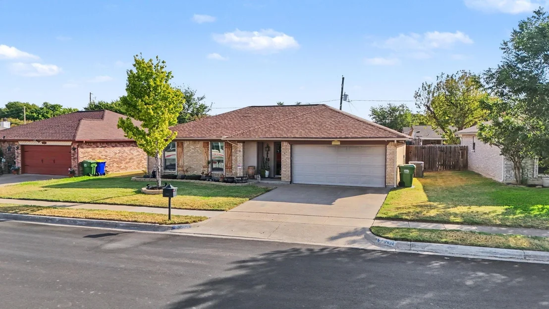 Photo of 7624 Maplehill Road