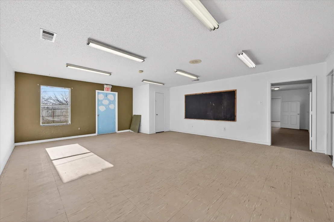 Photo of 611 W Spring Valley Road