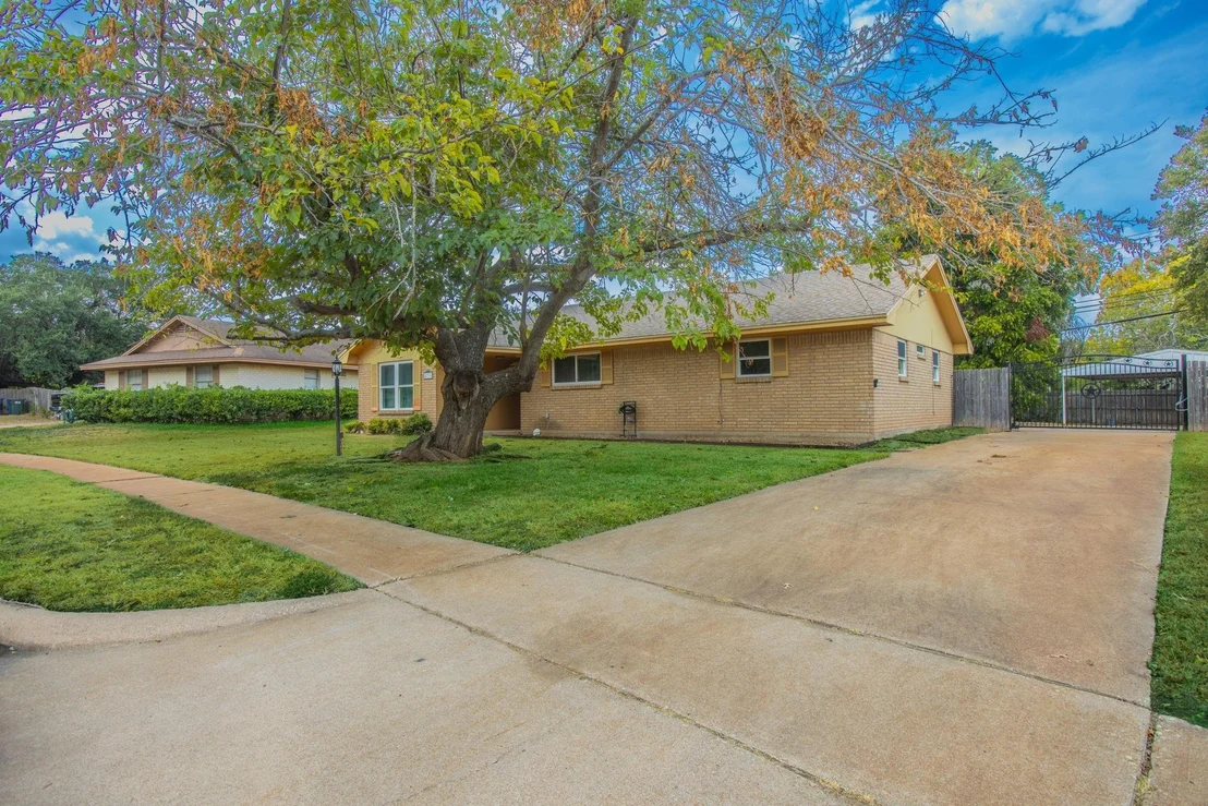 Photo of 5719 Stratford Drive
