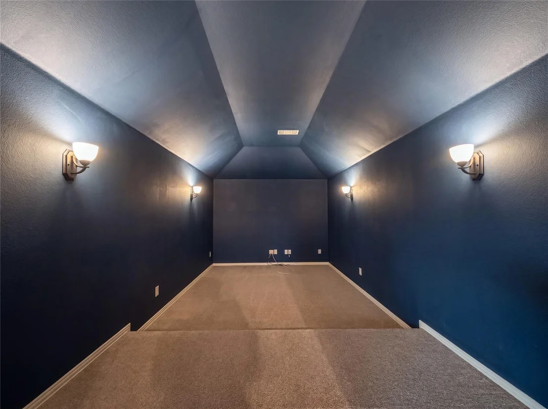 Photo of 725 Lyndhurst Drive