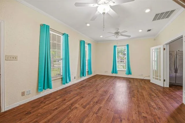 Photo of 307 N Oak Lane