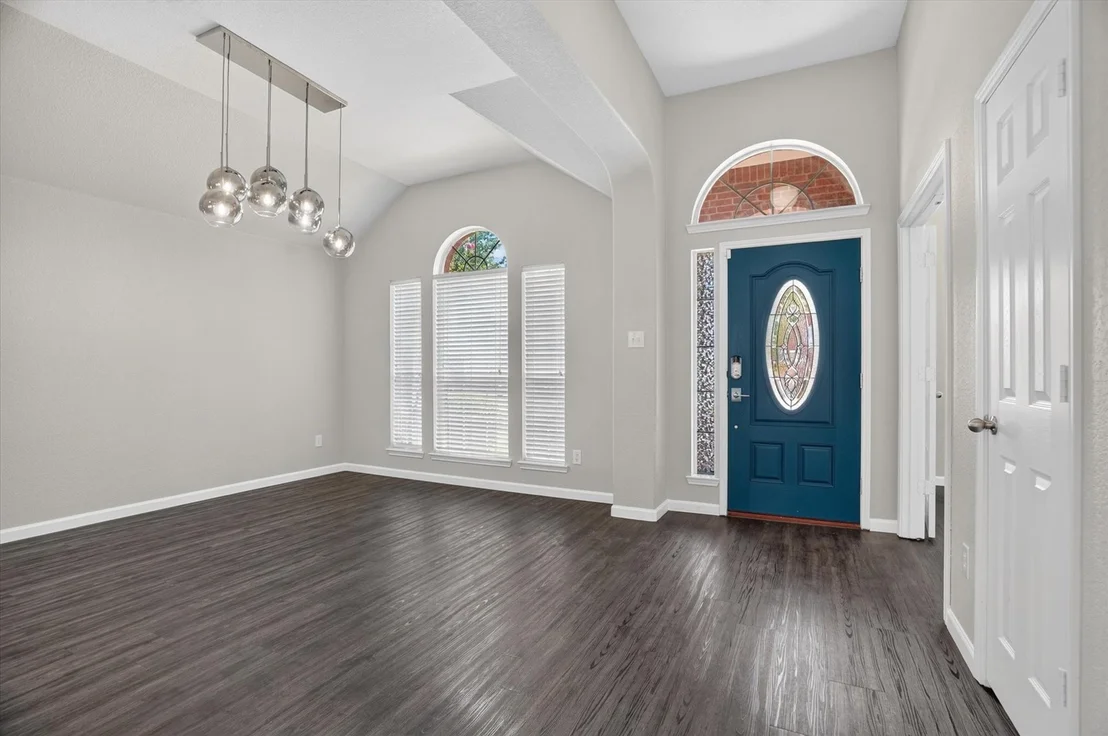 Photo of 817 Peach Lane