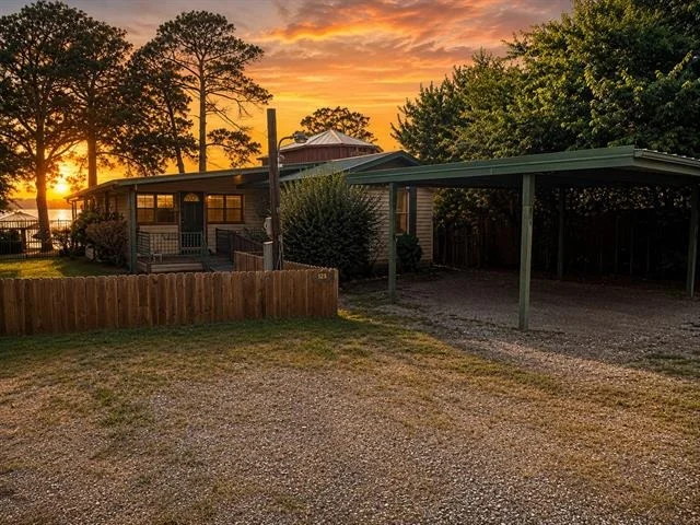 Photo of 17160 Lakeview Drive