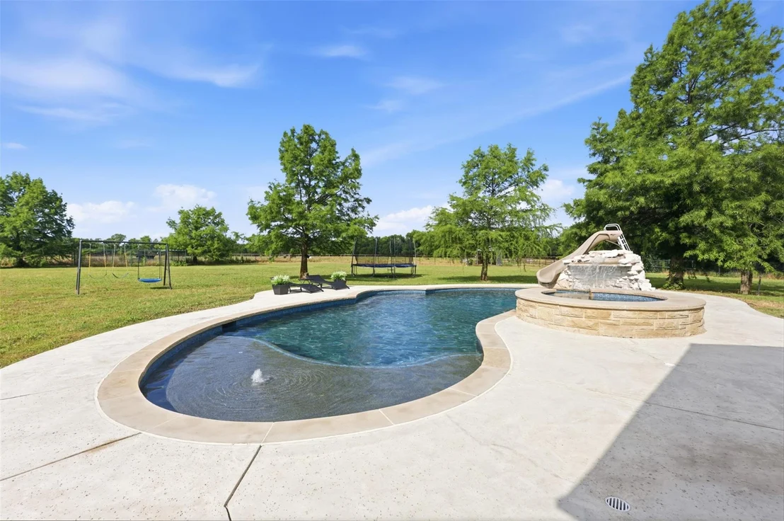 Photo of 9390 Lakeridge Drive