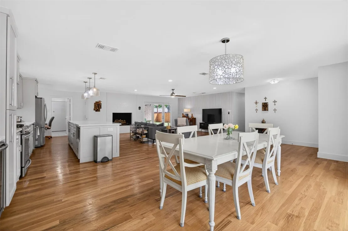 Photo of 6233 Crestmont Drive