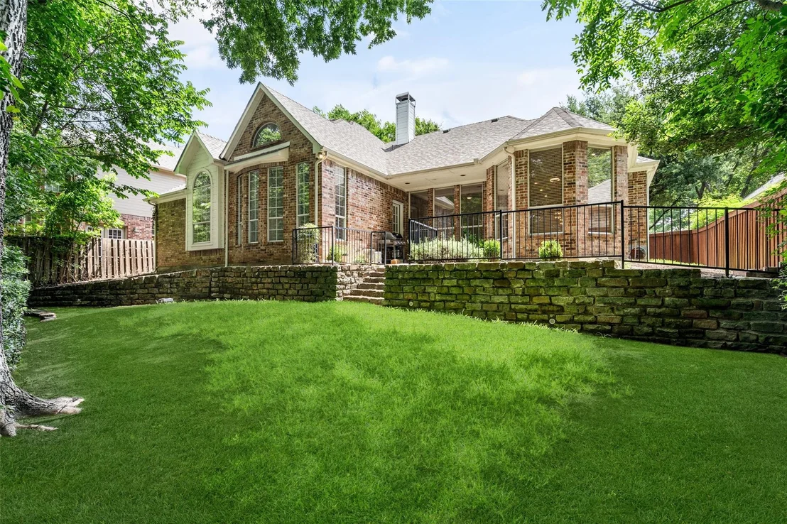 Photo of 905 Rolling Meadows Court