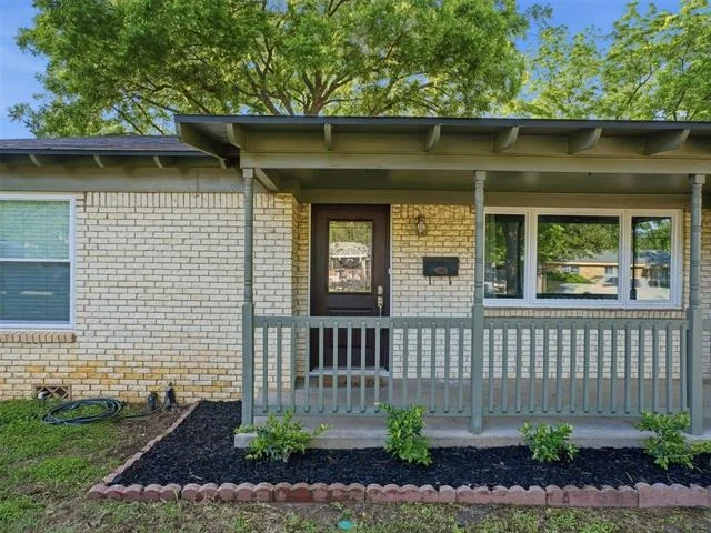 Photo of 825 Lee Drive