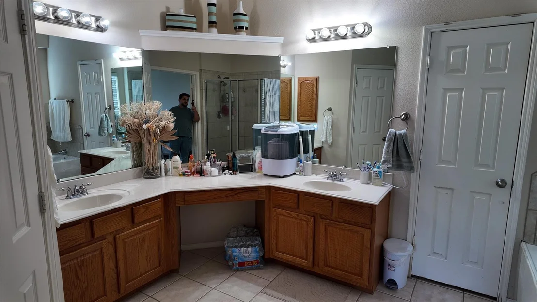 Photo of 421 Roundrock Lane