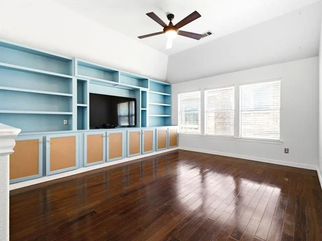 Photo of 4956 Exposition Way