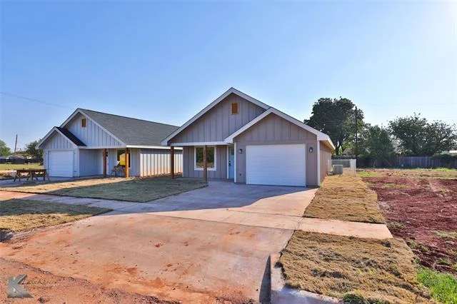 Photo of 2569 Bel Air