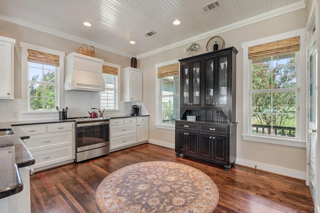 Photo of 8155 E Lake