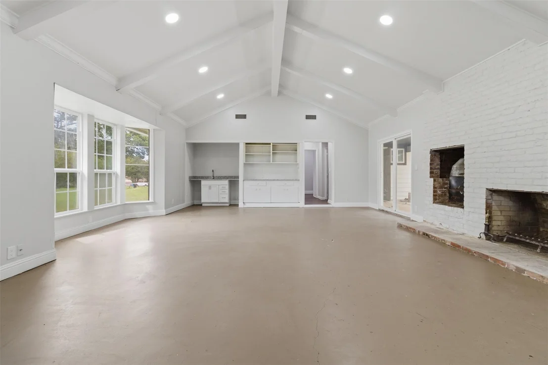 Photo of 325 Sunset Boulevard