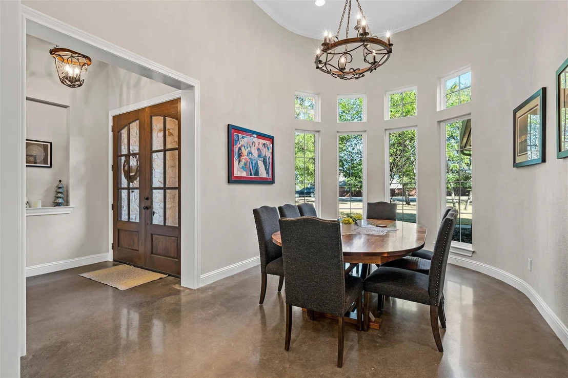 Photo of 580 Whispering Oaks