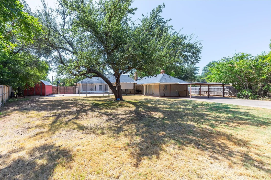 Photo of 1842 Elmwood Drive