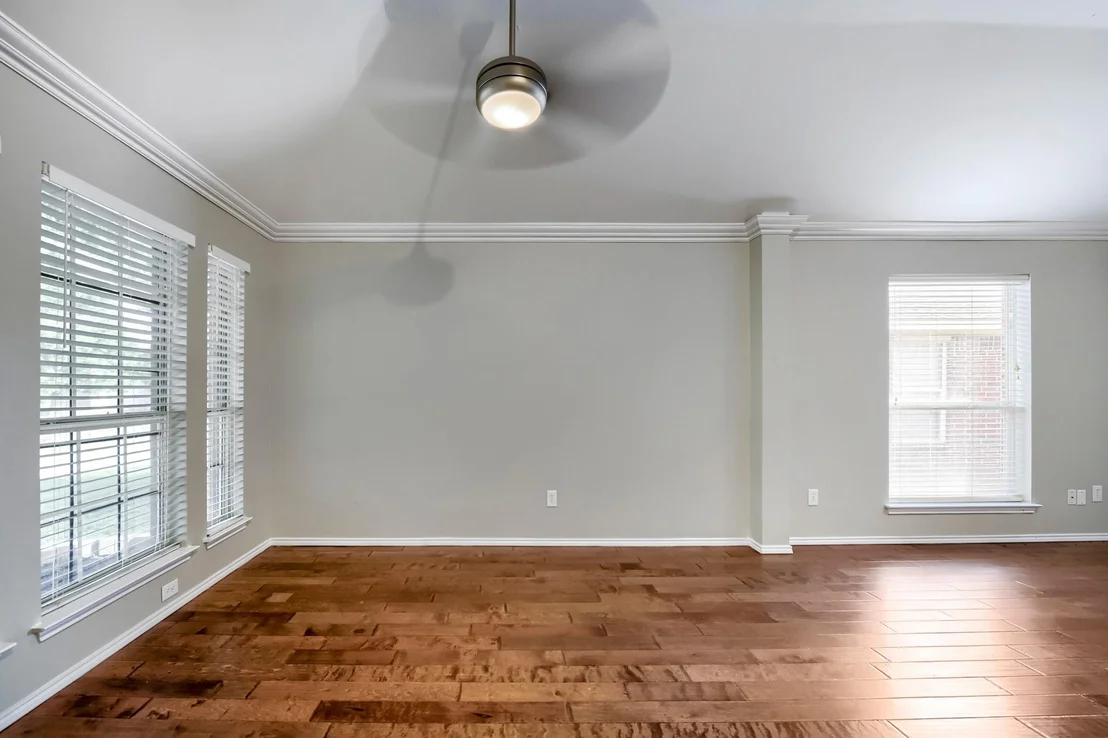 Photo of 915 Hidden Oaks Drive