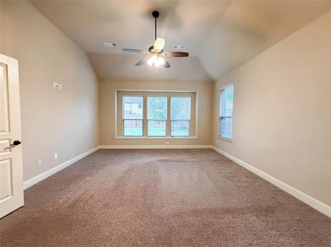 Photo of 725 Lyndhurst Drive