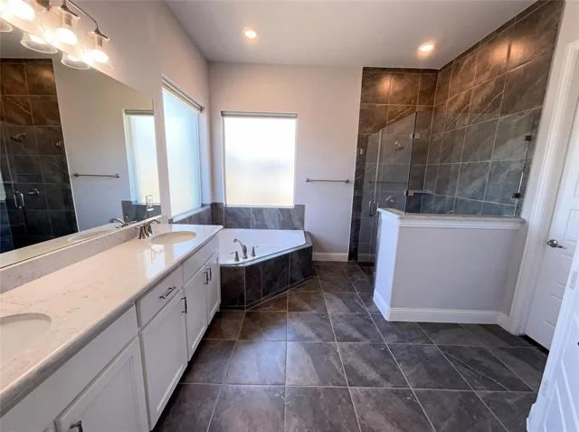 Photo of 2221 Laguna Drive