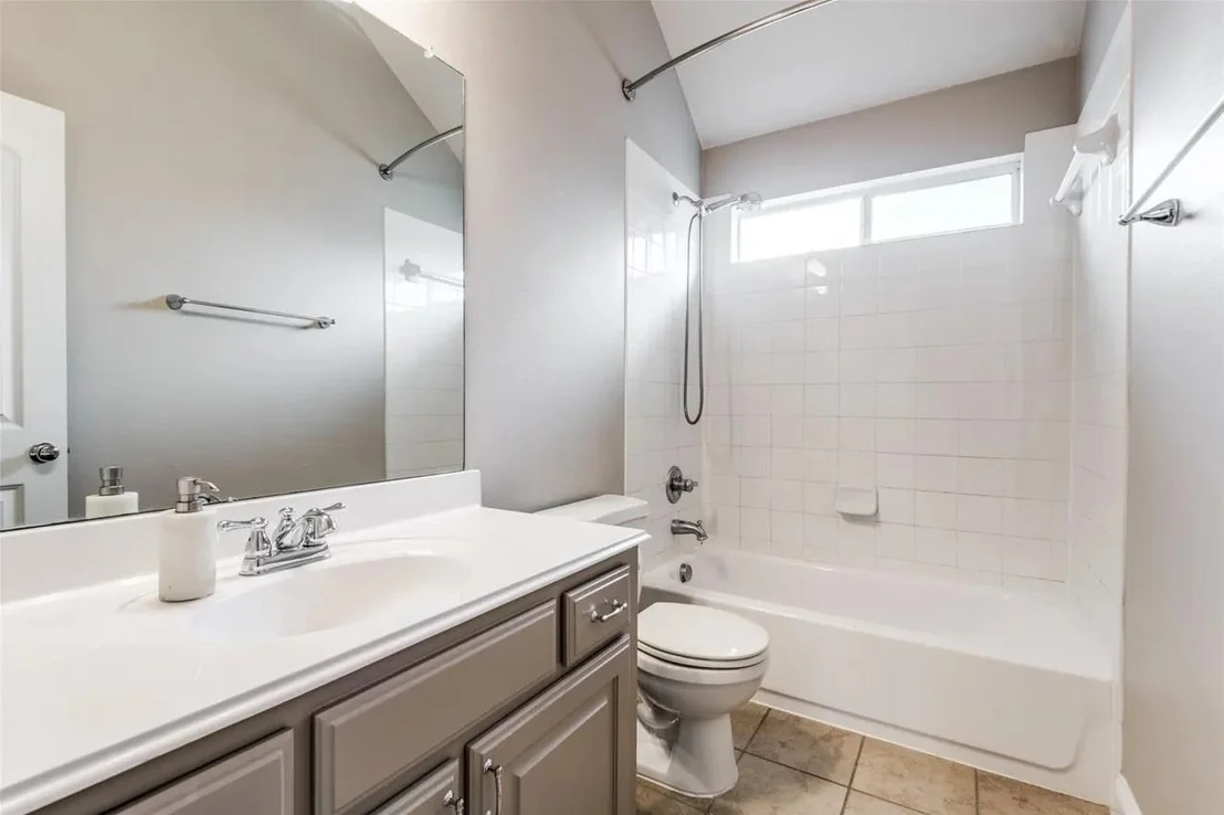 Photo of 830 Woodview Drive