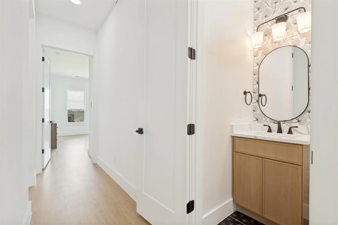 Photo of 1104 Devonshire Drive N