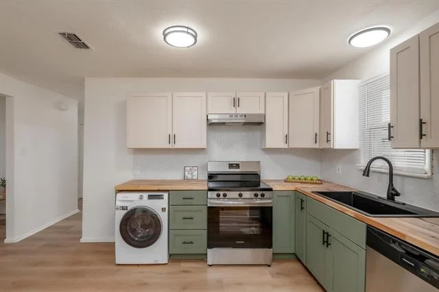 Photo of 2118 N Mockingbird Lane