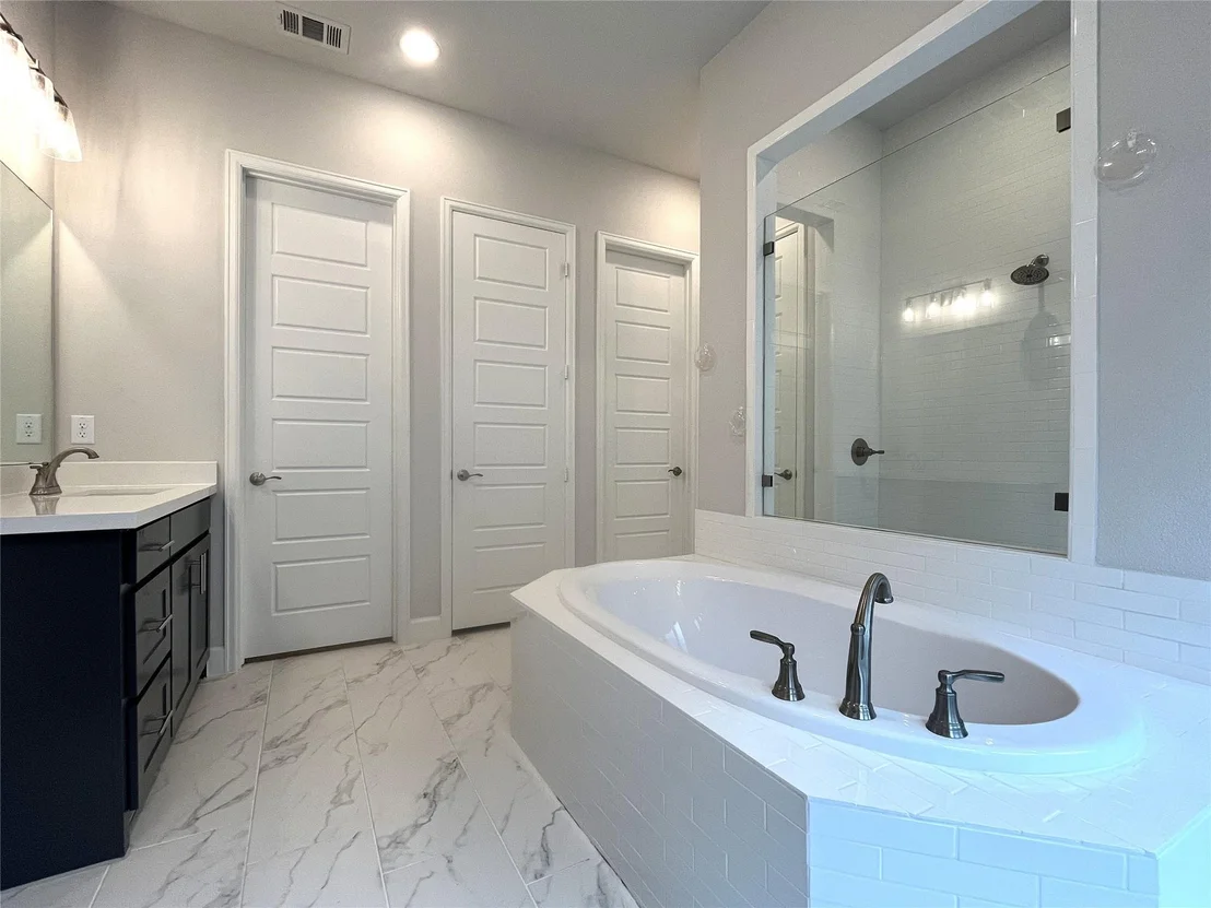 Photo of 2834 Midlake Drive