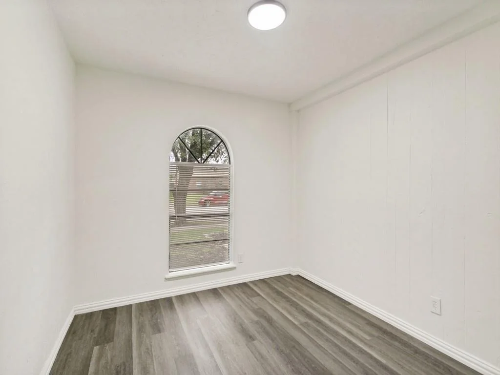 Photo of 905 Hawthorne Drive