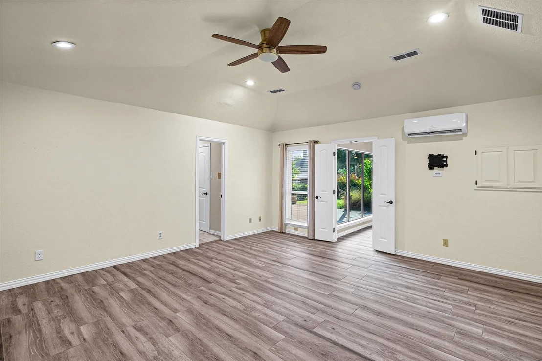 Photo of 2325 River Road