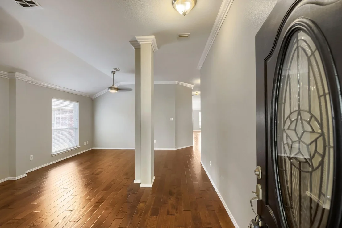Photo of 915 Hidden Oaks Drive