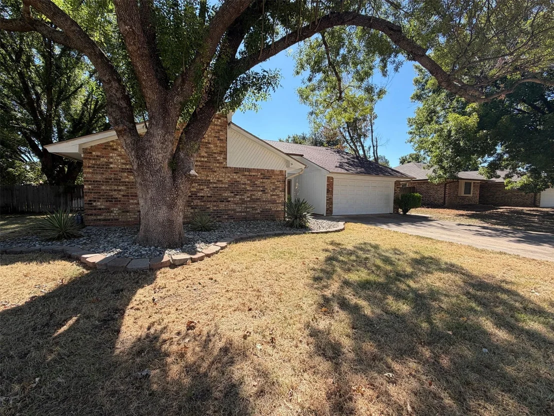 Photo of 1208 Hillcrest Drive