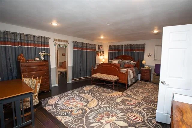 Photo of 1430 Point Road