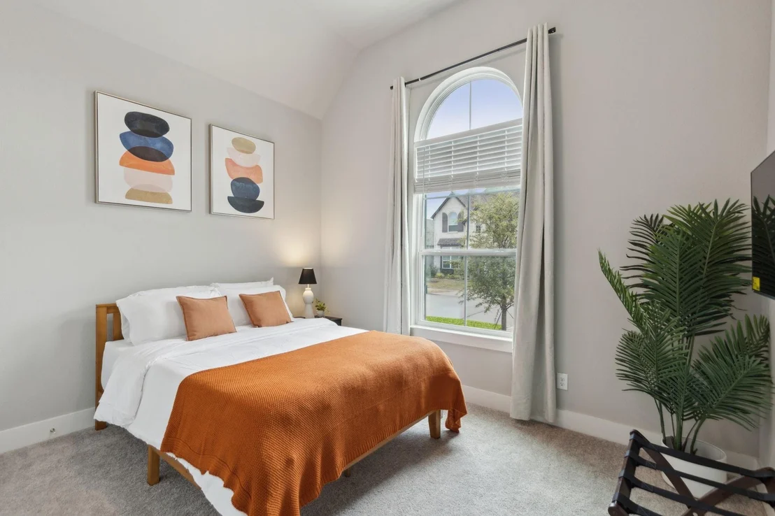 Photo of 1104 Holcombe Drive