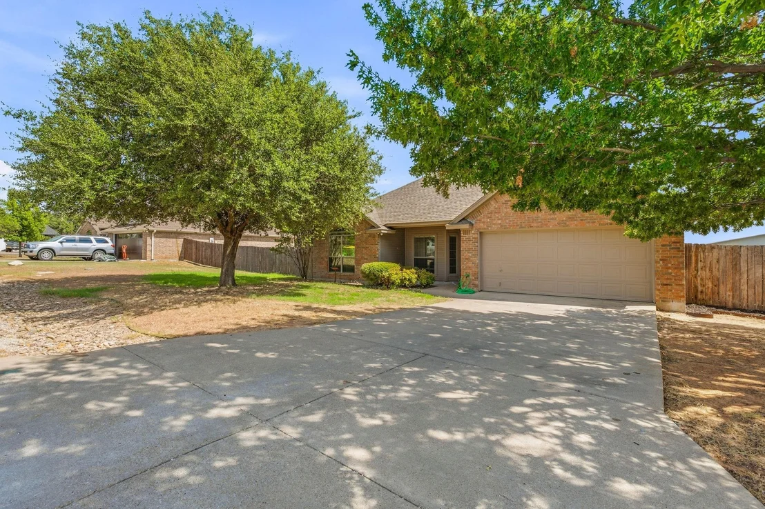 Photo of 914 Winding Road