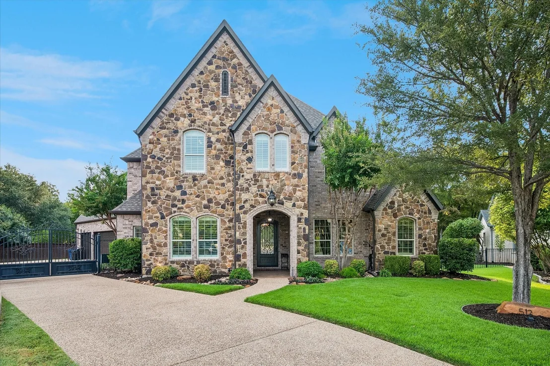 Photo of 512 Clear Vista Drive