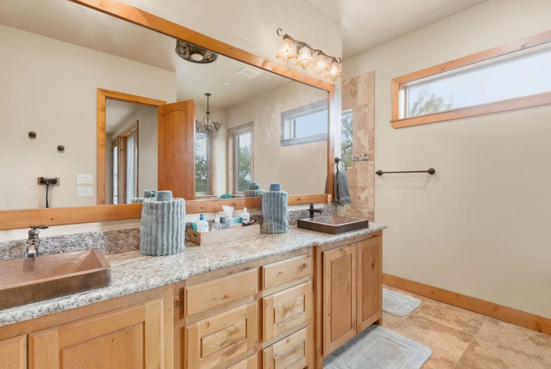 Photo of 735 Gresham Lane