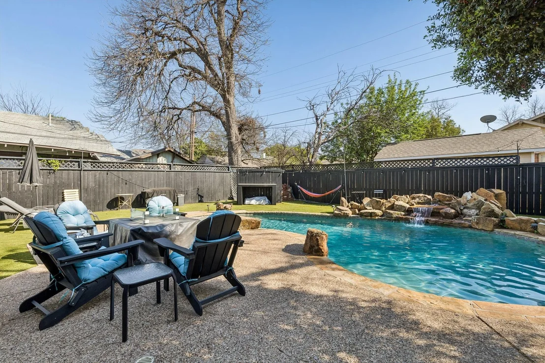 Photo of 2235 Mistletoe Boulevard