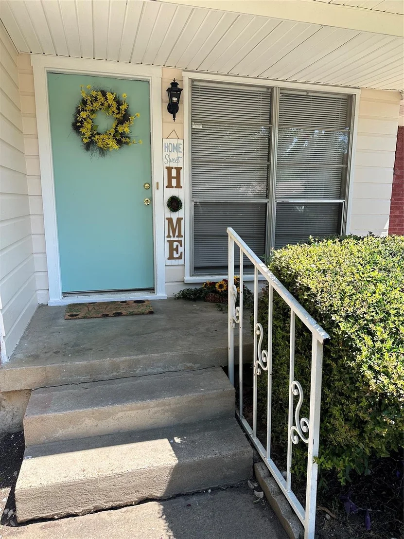Photo of 817 Laguna Drive