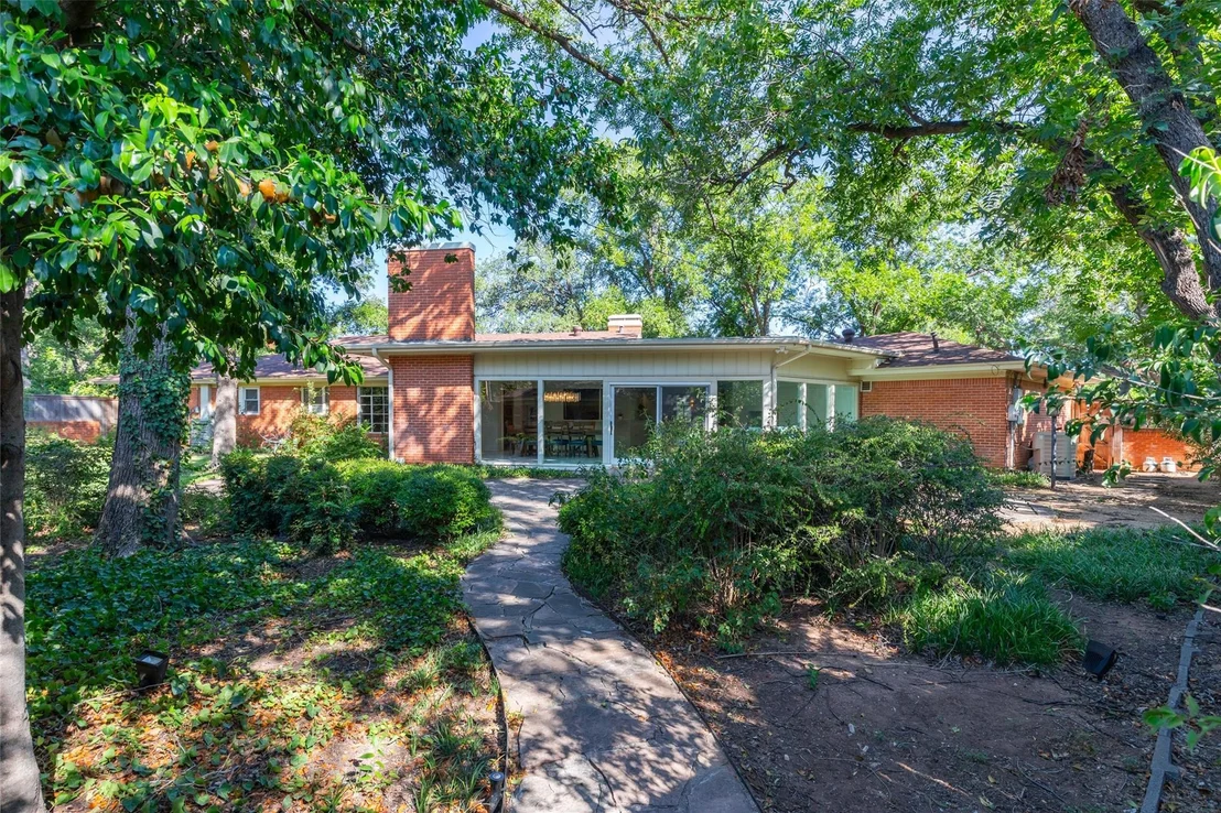 Photo of 3765 Woodridge Drive