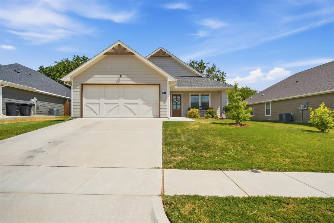 Photo of 211 Clover Circle