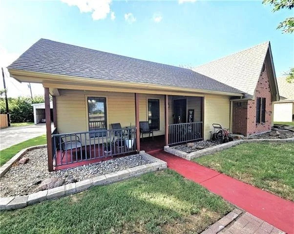 Photo of 804 Crestline Drive
