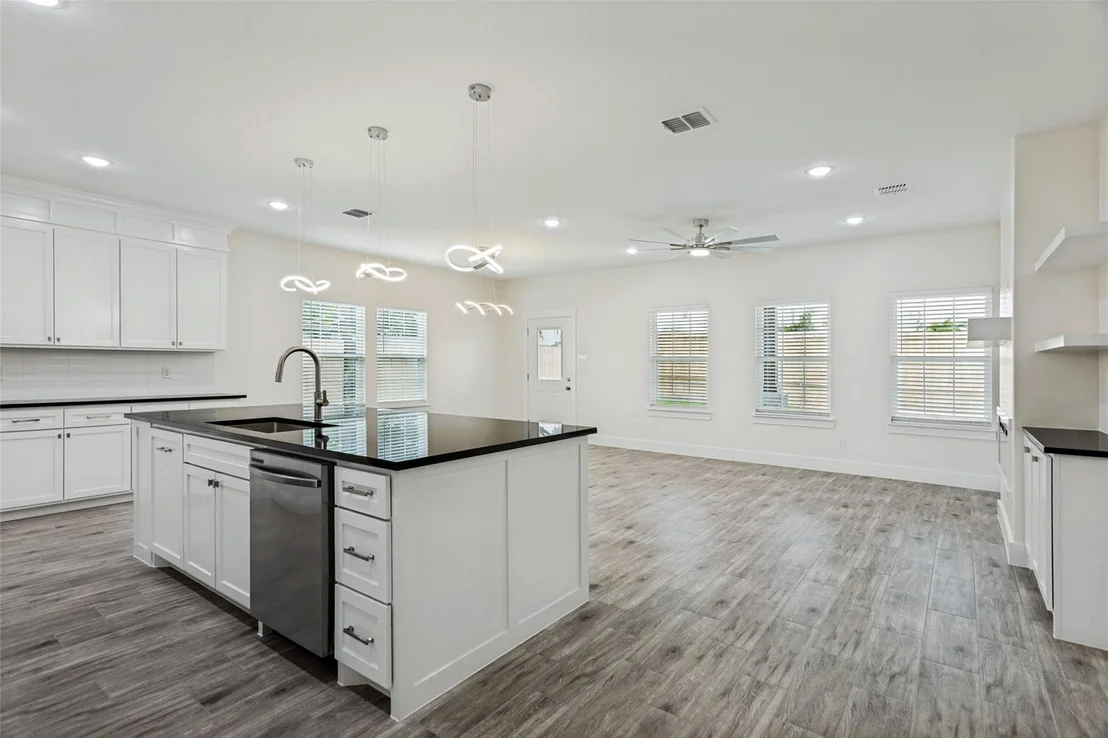 Photo of 901 E Devitt Street