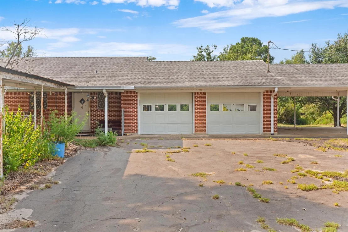 Photo of 3349 E State Highway 154
