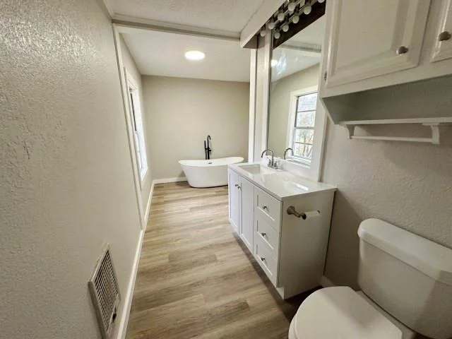 Photo of 7121 Mcgregor Park Road