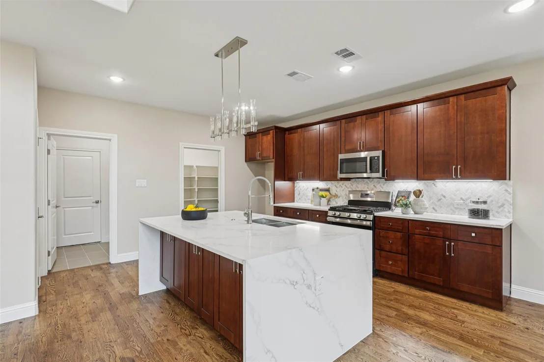 Photo of 1713 Highland Drive W