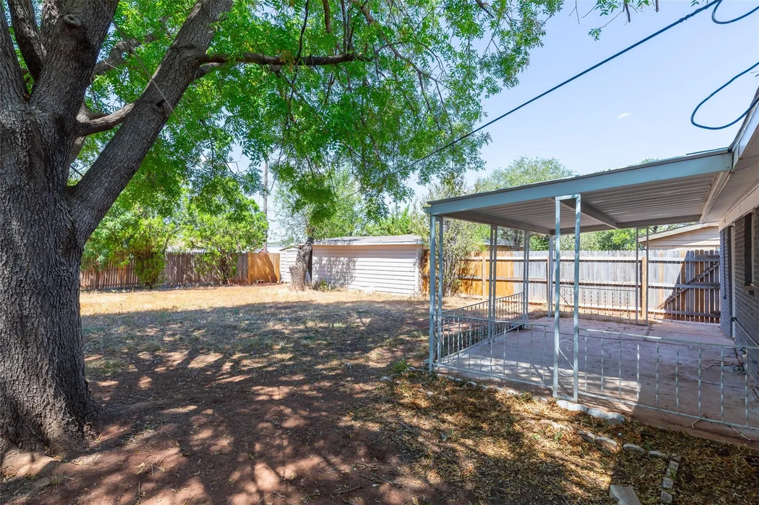 Photo of 2142 N Mockingbird Lane