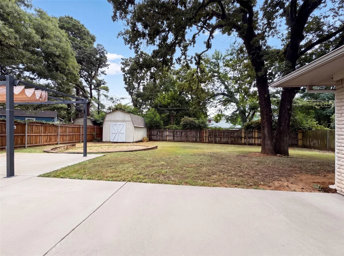 Photo of 1805 Brookview Drive