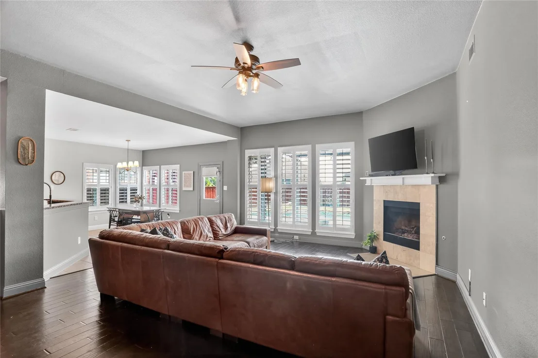 Photo of 830 Woodview Drive
