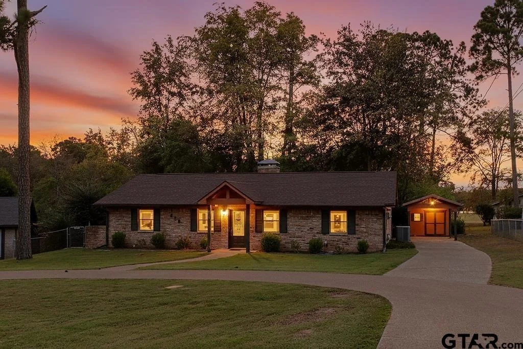 Photo of 213 Treetop Lane
