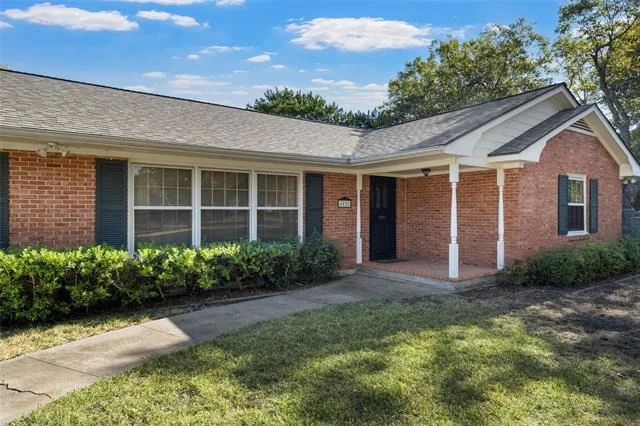 Photo of 4825 Hillcrest Drive