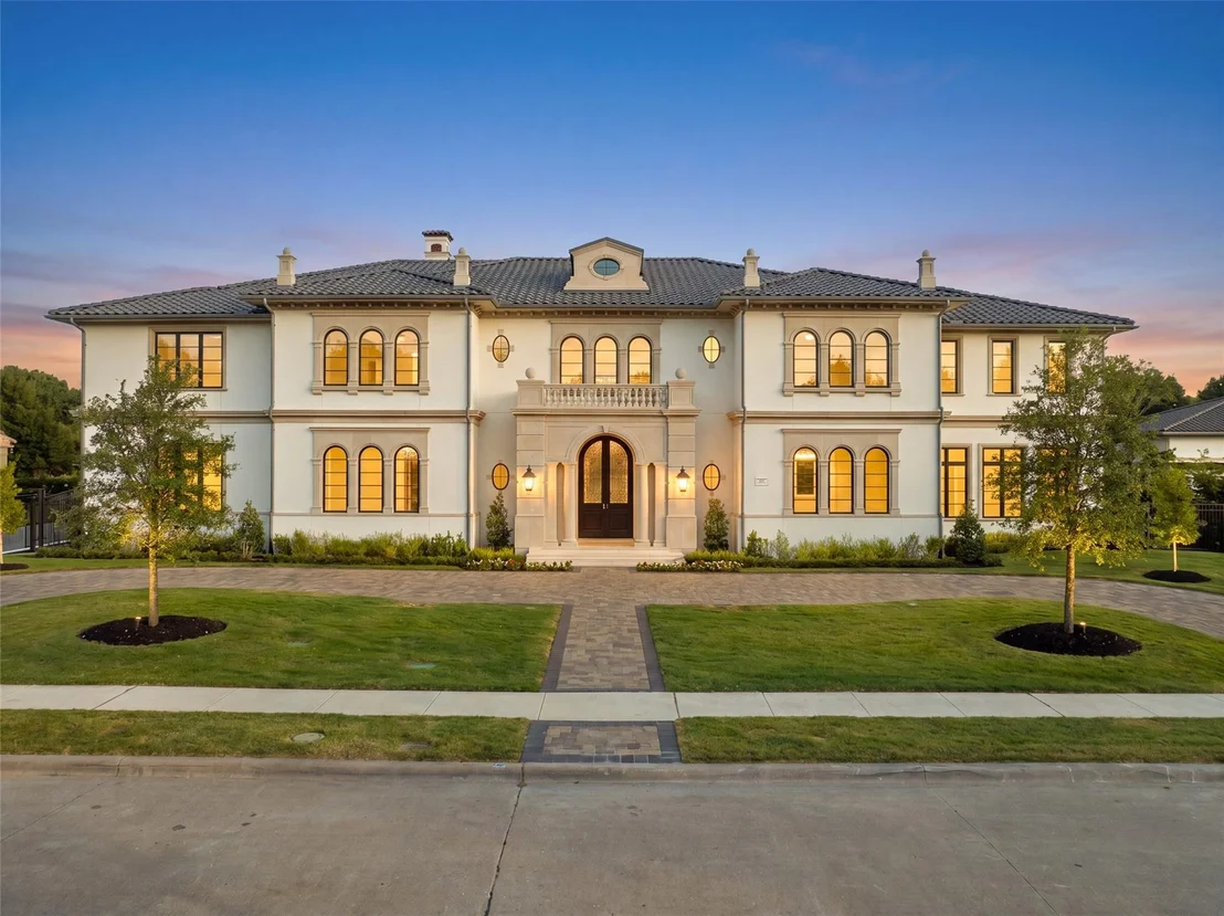 Photo of 402 Lakeway Drive